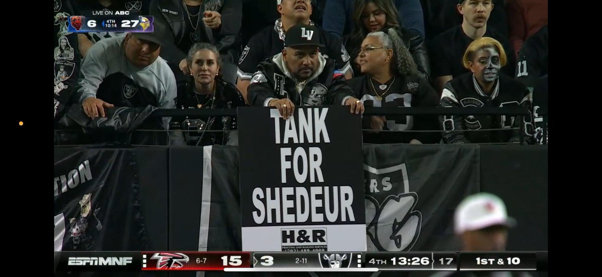 Cpl_Oaktown's tweet photo. The fandom should be embarrassed by shit like this.
Then again, said fandom, like the franchise, lost its swagger & nuts when Oakland was abandoned the 2nd time
This kinda bullshit would NEVER happen at the Coliseum.
#ShouldHaveStayedInOakland #FuckMarkDavis #TheVegasCurse https://t.co/Hu0lbP2aBE