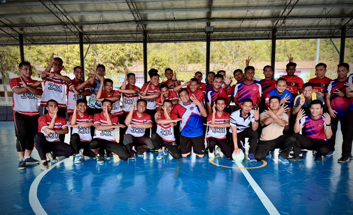 SGY331GAYA's tweet photo. 𝐖𝐎𝐑𝐊-𝐋𝐈𝐅𝐄 𝐁𝐀𝐋𝐀𝐍𝐂𝐄

Warga KD SRI GAYA dan KD RENCONG telah menjayakan perlawanan persahabatan futsal di Gelanggang Futsal PTKK petang semalam. Perlawanan persahabatan ini berjaya memupuk semangat kesukanan dan kerjasama diantara kedua-dua pihak. 

#strongertogether https://t.co/gTYpjVhlX4