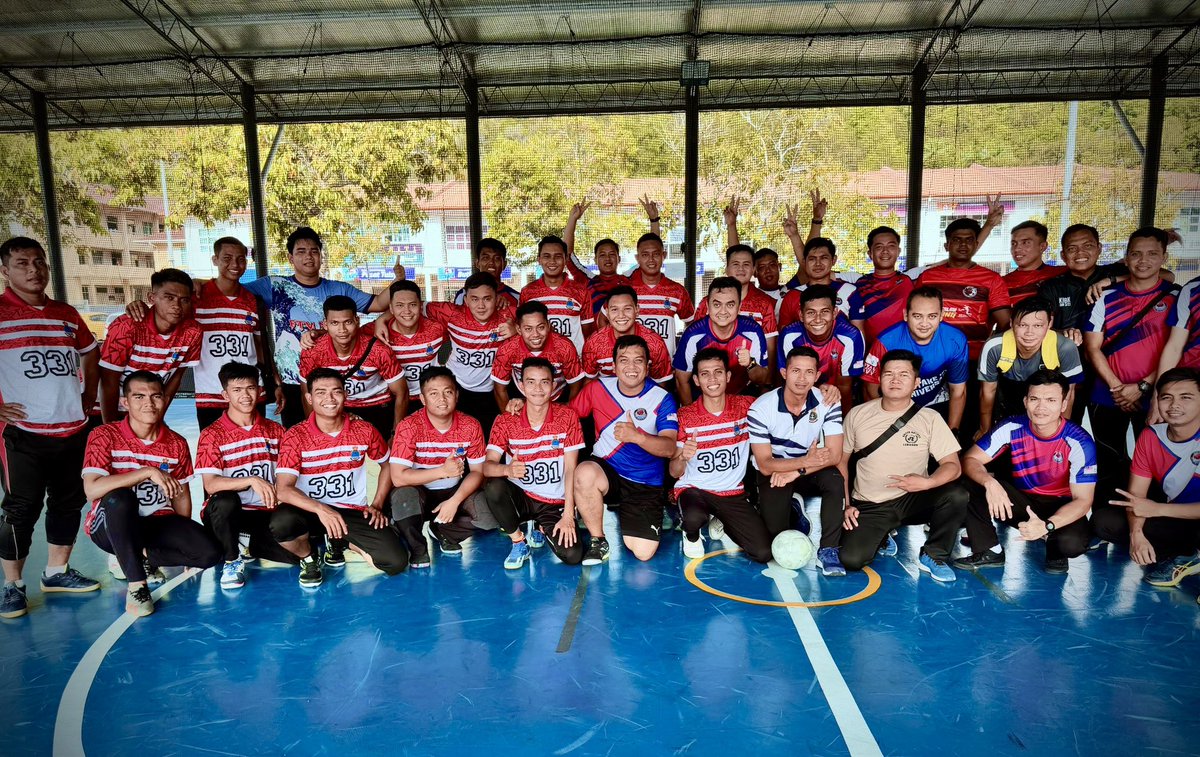 SGY331GAYA's tweet photo. 𝐖𝐎𝐑𝐊-𝐋𝐈𝐅𝐄 𝐁𝐀𝐋𝐀𝐍𝐂𝐄

Warga KD SRI GAYA dan KD RENCONG telah menjayakan perlawanan persahabatan futsal di Gelanggang Futsal PTKK petang semalam. Perlawanan persahabatan ini berjaya memupuk semangat kesukanan dan kerjasama diantara kedua-dua pihak. 

#strongertogether https://t.co/gTYpjVhlX4