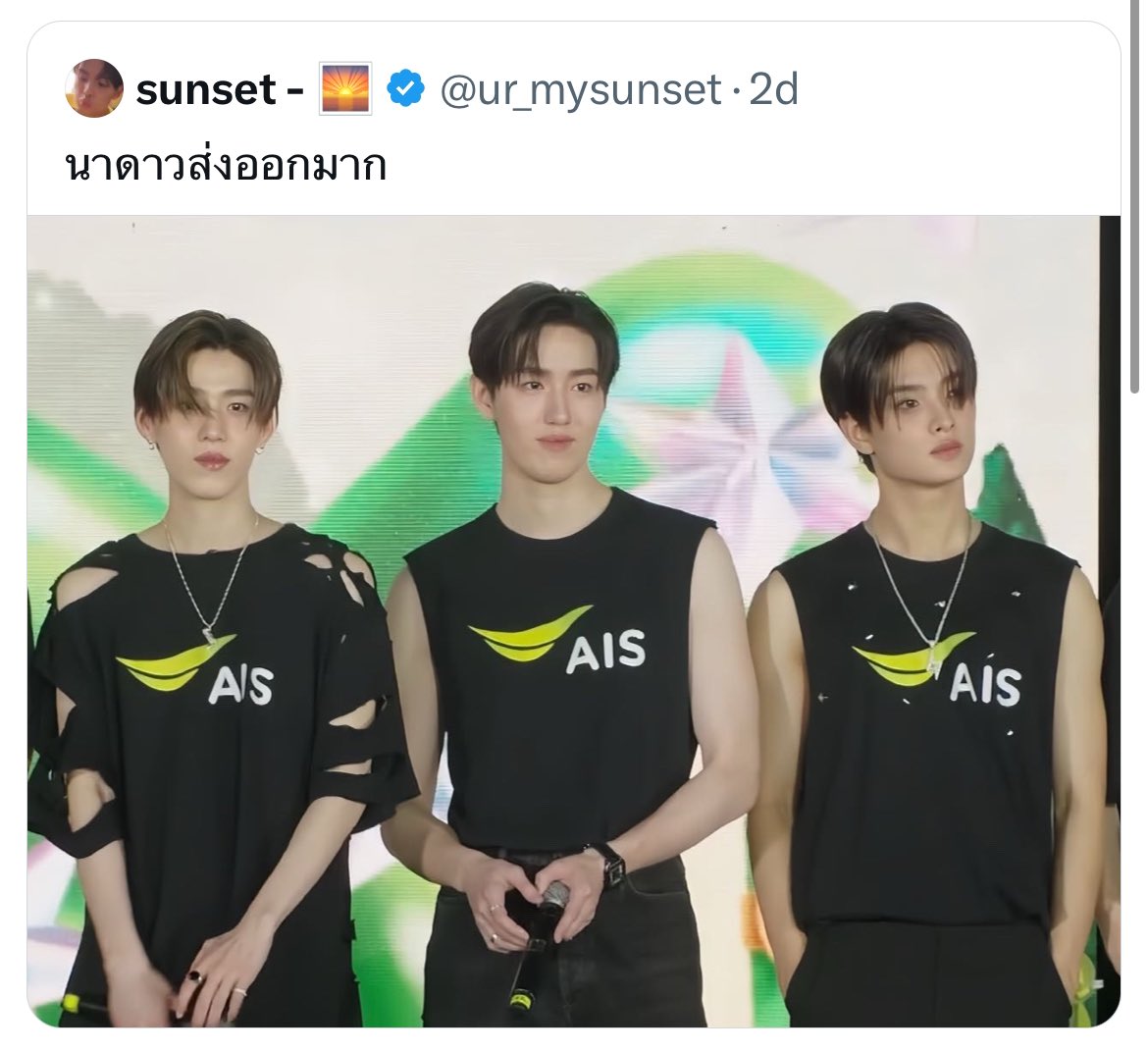 happyingping's tweet photo. สงสารขุนพลมากกว่า ข้าวติดเต็มเสื้อยังไม่มีใครบอกน้อง ไม่มีใครหยิบออกให้เลย เห้ออ สังคมสมัยนี้ https://t.co/pYIdhLpvLj