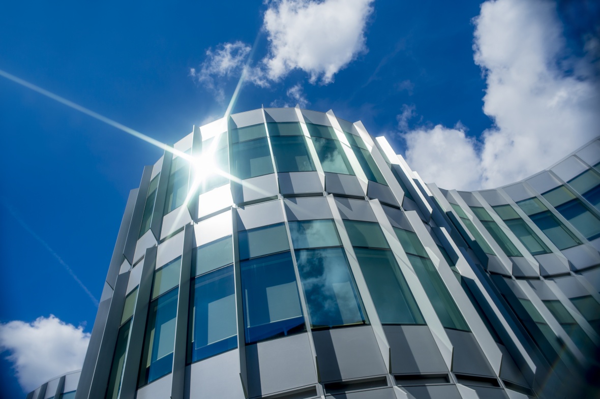 UoNLibraries's tweet image. Most libraries will be closed from 23 December to 1 January (inclusive) for the winter break. ❄️
Djanogly LRC, James Cameron-Gifford and George Green libraries will open from 9am - 5pm on 27 December and 30 December.
All libraries will re-open in vacation hours on 2 January.