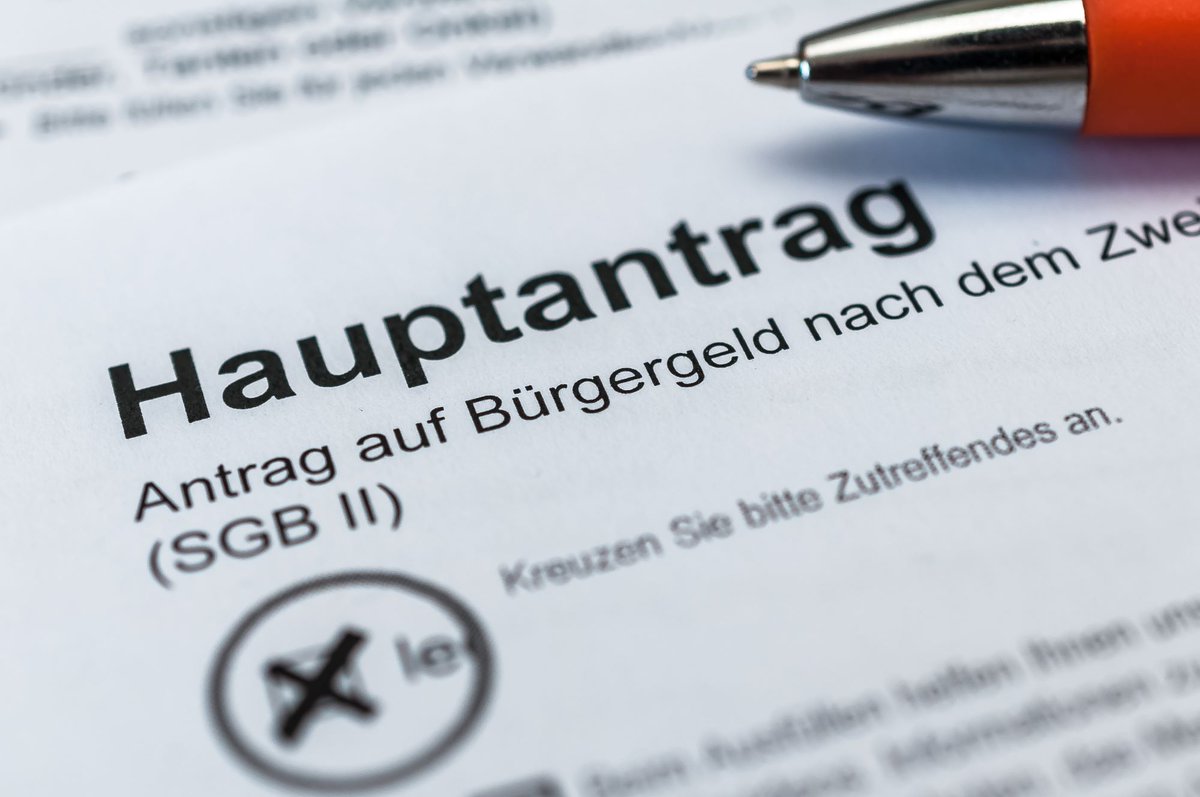 Wirtschaftsdienst (@zeitschrift_wd) on Twitter photo Das #Bürgergeld ist ein zentrales Wahlkampfthema von CDU und CSU. Mindestens der Streit um die Höhe ließe sich mit einer Reform des jährlichen Anpassungsmechanismus' deutlich reduzieren, meint Stefanie Seele vom <a href="/iw_koeln/">Institut der deutschen Wirtschaft</a> im aktuellen Wirtschaftsdienst⤵️
wirtschaftsdienst.eu/inhalt/jahr/20… Das #Bürgergeld ist ein zentrales Wahlkampfthema von CDU und CSU. Mindestens der Streit um die Höhe ließe sich mit einer Reform des jährlichen Anpassungsmechanismus' deutlich reduzieren, meint Stefanie Seele vom <a href="/iw_koeln/">Institut der deutschen Wirtschaft</a> im aktuellen Wirtschaftsdienst⤵️
wirtschaftsdienst.eu/inhalt/jahr/20…
