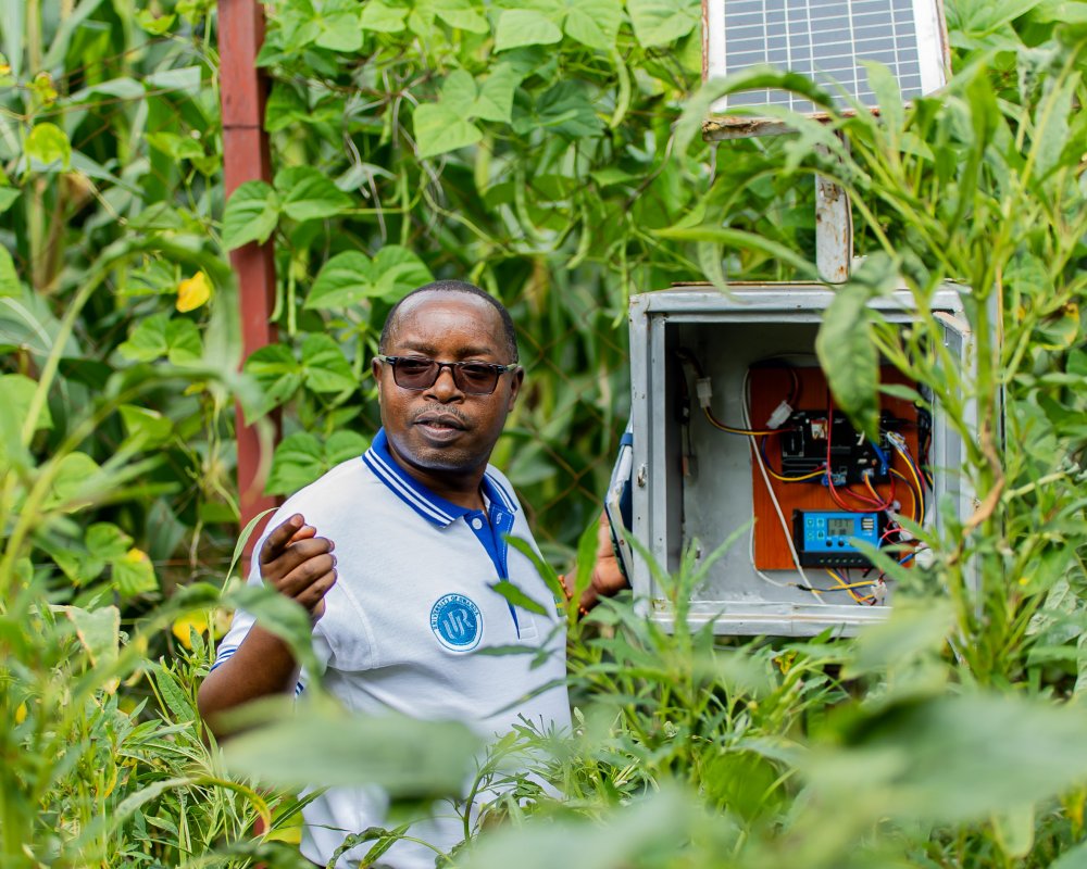 IGIHE's tweet photo. The University of Rwanda (UR) has presented the findings of its three-year research on crop yield forecasting, which incorporates weather data. The research aims to help farmers enhance their crop yields by providing accurate, data-driven insights into agricultural practices.
https://t.co/bVdtzVy5uK