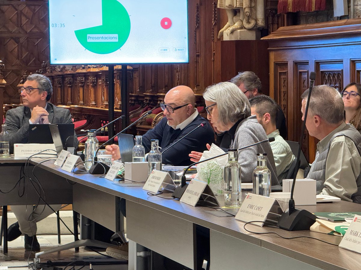 🗣️ La Maria del Carmen de la Fuente, directora de <a href="/MigraStudium/">Migra Studium</a>, i la Fàtima Ahmed, representant del Consell Municipal d'Immigració de Barcelona, ens presenten el dictamen sobre mesures antiracistes i destinades a persones migrades

conselldeciutat.barcelona/ca/funcionamen…