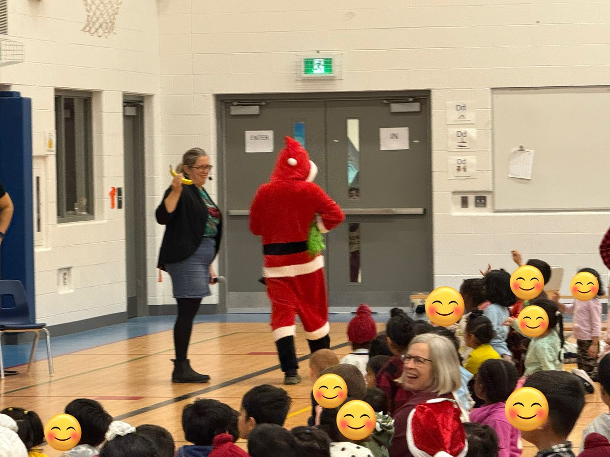 MsDudani's tweet photo. T’was the week before the holidays @TribuneDrive. Christmas 🎄 and Holiday cheer was loud! Songs were being sung! Masked Singers were spreading joy! Guess who showed up! THE GRINCH! Oh! He’s a Mean One! Mr. Grinch! @PeelSchools @QHoppie https://t.co/do34p9qA3m
