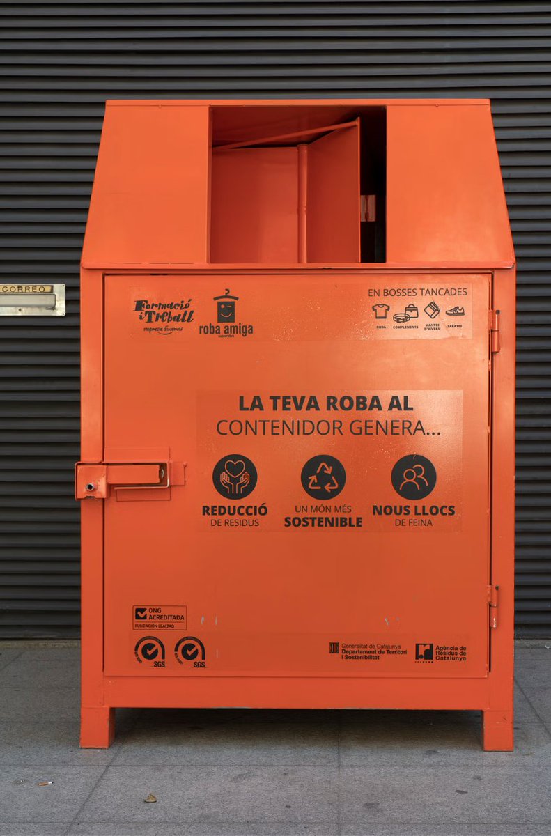 Maresme Circular (@maresmecircular) on Twitter photo 🤔On hem de llençar la roba vella, llavors?
✅Al contenidor del tèxtil!
🧦Actualment, la recollida selectiva de tèxtils es duu a terme majoritàriament a través d’entitats socials com <a href="/humana_cat/">Humana Catalunya</a> o <a href="/robaamiga/">ROBA AMIGA</a> 🤔On hem de llençar la roba vella, llavors?
✅Al contenidor del tèxtil!
🧦Actualment, la recollida selectiva de tèxtils es duu a terme majoritàriament a través d’entitats socials com <a href="/humana_cat/">Humana Catalunya</a> o <a href="/robaamiga/">ROBA AMIGA</a>