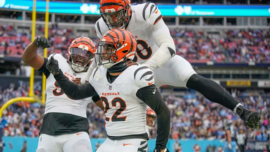 willie_lutz's tweet photo. Since the Bengals Week 12 bye, Geno Stone has emerged as the player they'd greatly needed in their defensive backfield. 

Over the last 3 weeks among qualified safeties, Stone ranks: 

🐅 1st - Interceptions (2)
🐅 2nd - PFF Defensive Grade (86.3)
🐅 2nd - PFF Coverage Grade (87.4)
🐅 4th - Passer Rating Against (31.9)

The ballhawk seems to be awakening in the #Bengals safety room!
