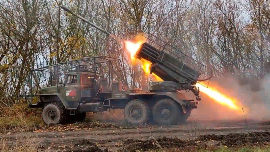 #UkraineRussiaWar️ :

Es werden massive Gefechte in Kursk gemeldet! 

👉🏼 Wird der russische Bär wieder eine Antwort in #Hyperschall senden?

Ich schlage vor, dass diesmal der Bunker von #Zelensky angepeilt wird.