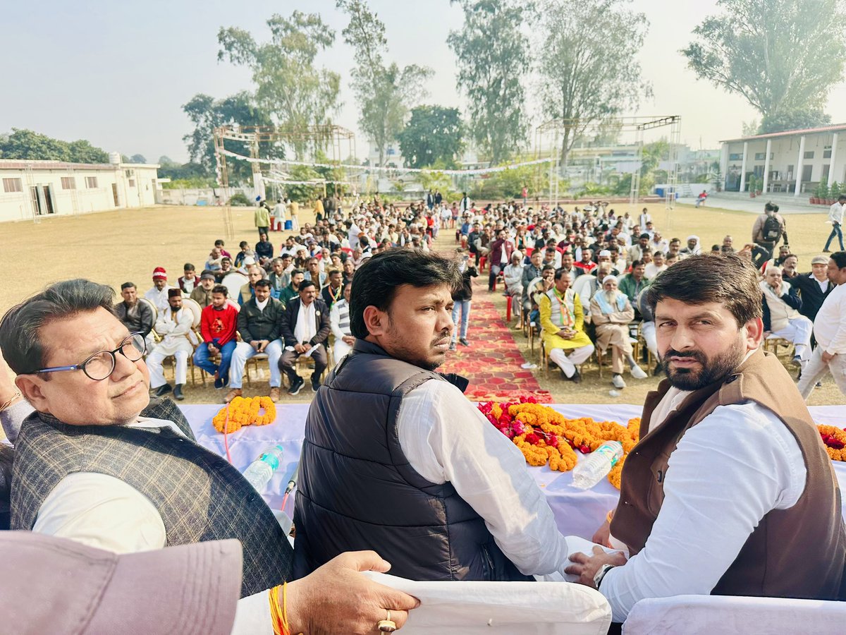 INCBudaun's tweet photo. आज बदायूँ में @INCIndia कार्यकर्ता सम्मेलन आयोजित किया गया जिसमे संगठन के पुनर्निर्माण पर गहन चर्चा हुई व लखनऊ में कल होने वाले विधानसभा घेराव में ज़्यादा से ज़्यादा लोग पहुँचने के लिए जिम्मेदारी दी गई
कार्यक्रम में मुख्य अतिथि @AlamTauquirJNU जी व वि. अ. @OmveerYadavINC जी रहे https://t.co/SG9lhx6VP1