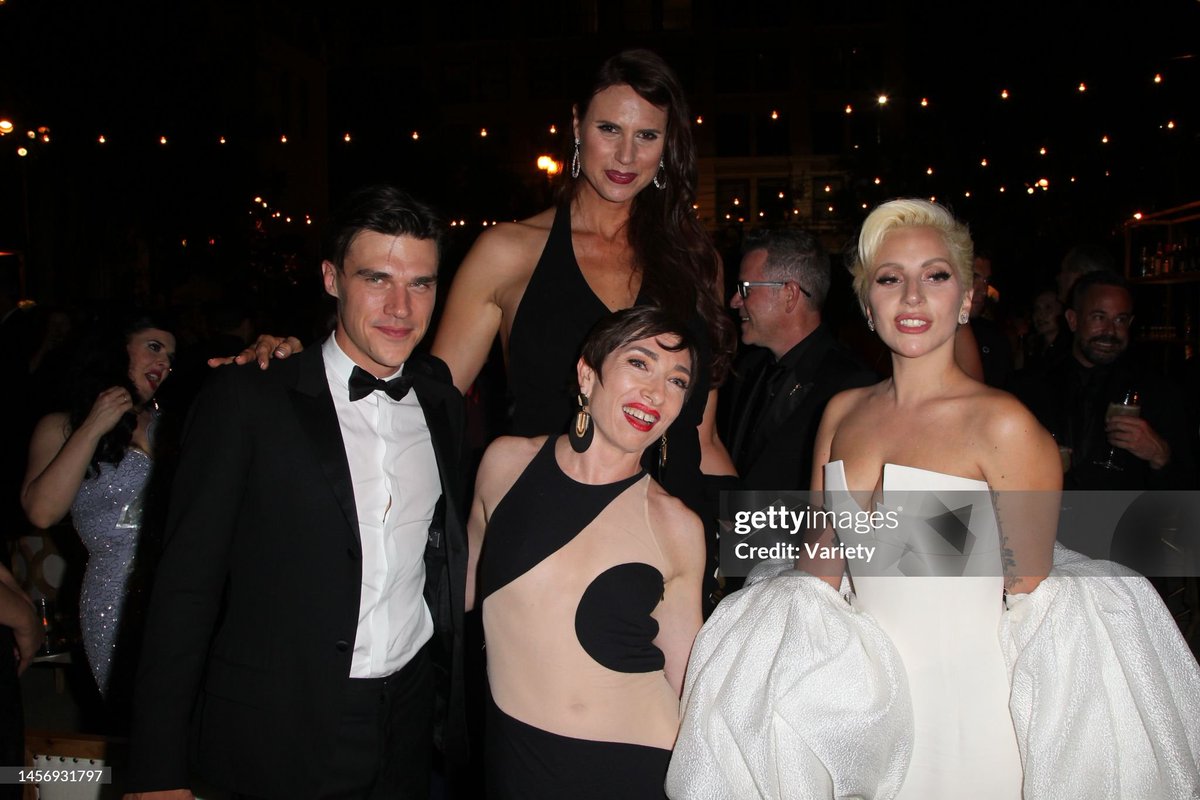 Finn_Wittrock__'s tweet photo. 📸
Finn Wittrock, Naomi Grossman, Erika Ervin & Lady Gaga at the 2015 20th Century Fox and Fx After Party (67th Emmy Awards)
@FinnWittrock
@ladygaga
@naomiwgrossman
#amazoneve
#americanhorrorstory
#americanhorrorstoryfreakshow
#ahsfreakshow https://t.co/fCYQbpExsE