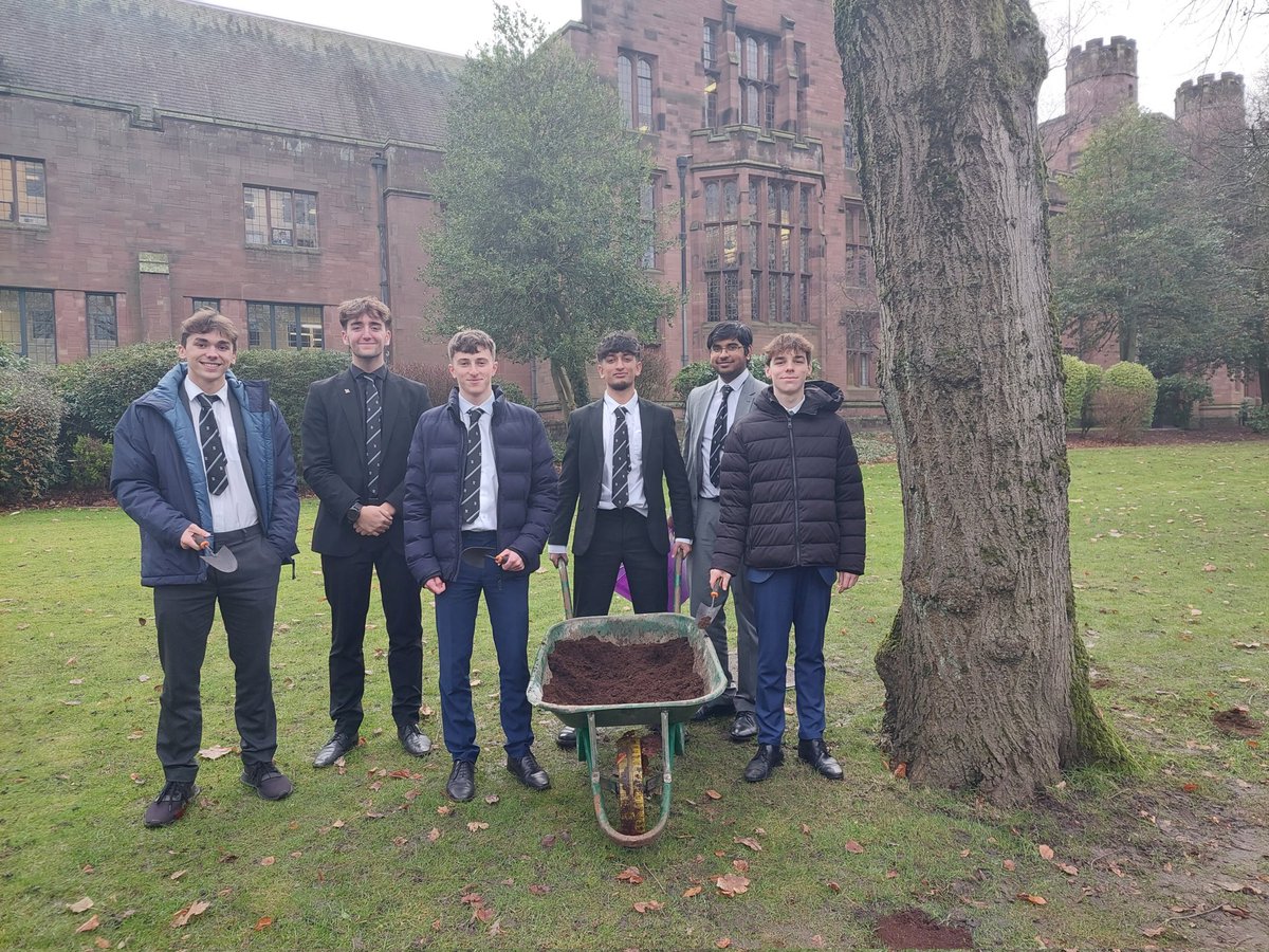 BsbdEco's tweet photo. Our Y13 Student Leaders (School and House Captains) planted some spring bulbs outside school this lunchtime. As well as brightening up the road-side, the daffodils will be a legacy of their leadership. https://t.co/XcTvdvcW5S