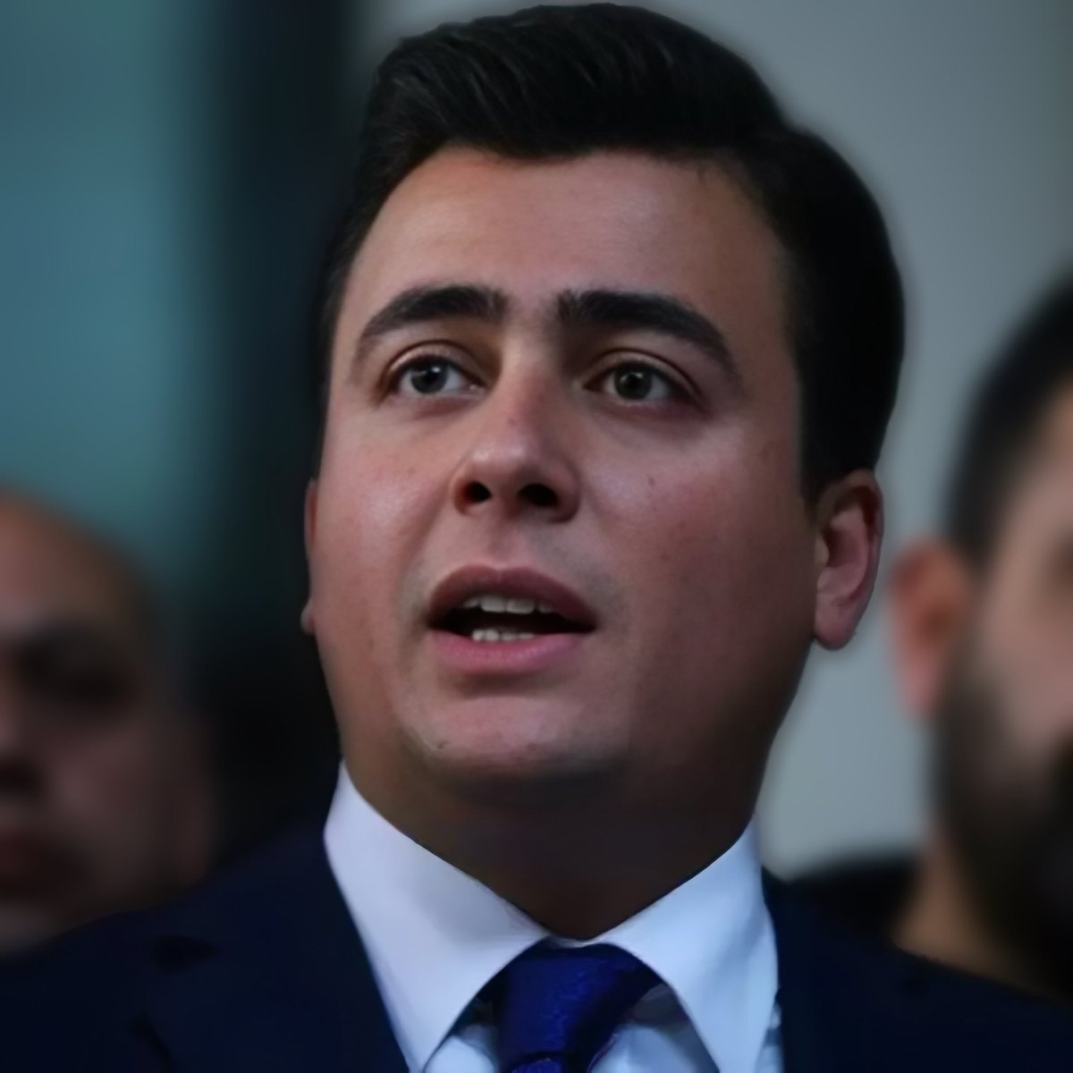 AKP’li Osman Gökçek’in içerisinde kapalı yüzme havuzu, hamam, eğlence salonu ve 10 banyo bulunan villasının müteahhidinin Korkutata Ailesi’ne bağlı şirket olduğu ortaya çıktı.

Ankapark’ın müteahhitliğini de üstlenen şirket, Melih Gökçek döneminde ABB’den aldığı yüz milyonlarca