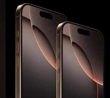 MSay79915's tweet photo. iPhone 17 Pro Max This is a crazy look! From the super sleek “floating” dynamic island to the game-changing periscope lens, this phone is a true technological marvel. I can't wait to see how the A18 Pro chip performs! 🚀 #iPhone17ProMax #AppleInnovation #TechnologyRevolution https://t.co/hFb5LY6xbe