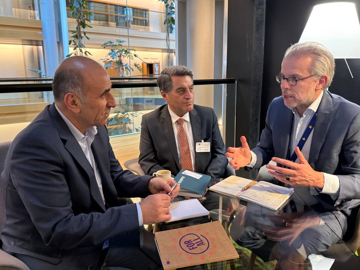 Dr Abdulkarim Omar (@abdulkarimomar1) on Twitter photo Honoured to have met<a href="/thijsreuten/">Thijs Reuten 🇪🇺🌹</a> MEP. We discussed develops in Syria following collapse of Assad regime & highlighted urgent need for a future that's democratic & inclusive, ensuring the rights of all minorities, particularly the Kurds, are firmly protected and respected. Honoured to have met<a href="/thijsreuten/">Thijs Reuten 🇪🇺🌹</a> MEP. We discussed develops in Syria following collapse of Assad regime & highlighted urgent need for a future that's democratic & inclusive, ensuring the rights of all minorities, particularly the Kurds, are firmly protected and respected.