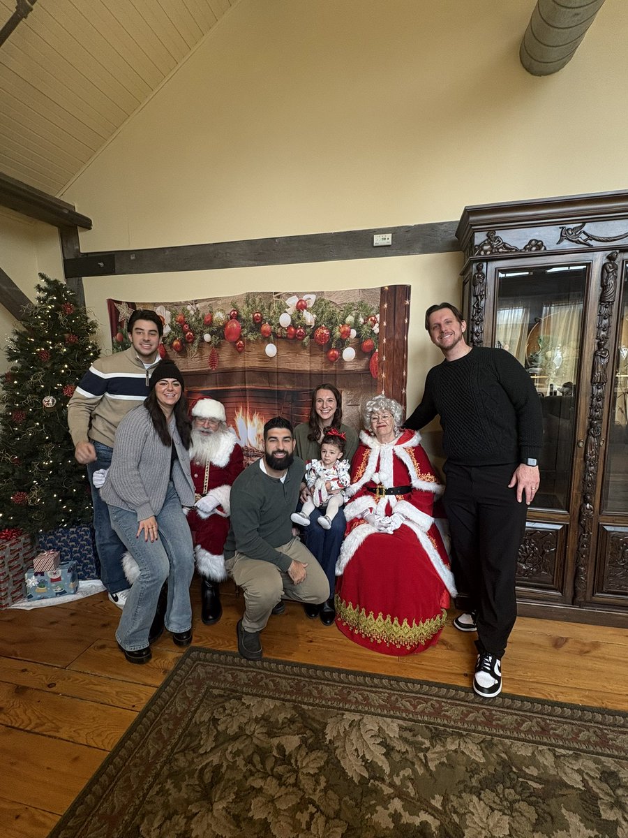 Sophie Farrell tweet media