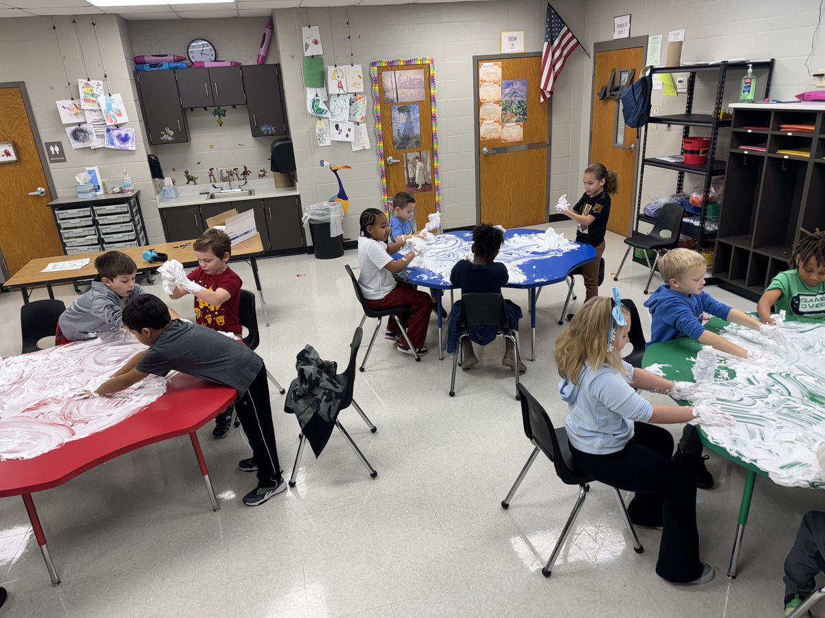 NettletonSTEAMe's tweet image. 🌟🌟Special Class Spotlight🌟🌟
Students are getting ready for the winter weather and making snow sculptures in Art Class today. As you can see, they are having so much fun!! ❄️❄️
#STEAMe #SpecialClassSpotlight #SnowSculptures