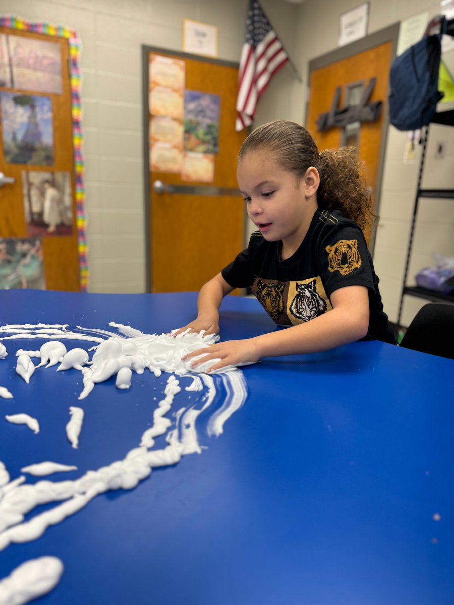 NettletonSTEAMe's tweet image. 🌟🌟Special Class Spotlight🌟🌟
Students are getting ready for the winter weather and making snow sculptures in Art Class today. As you can see, they are having so much fun!! ❄️❄️
#STEAMe #SpecialClassSpotlight #SnowSculptures