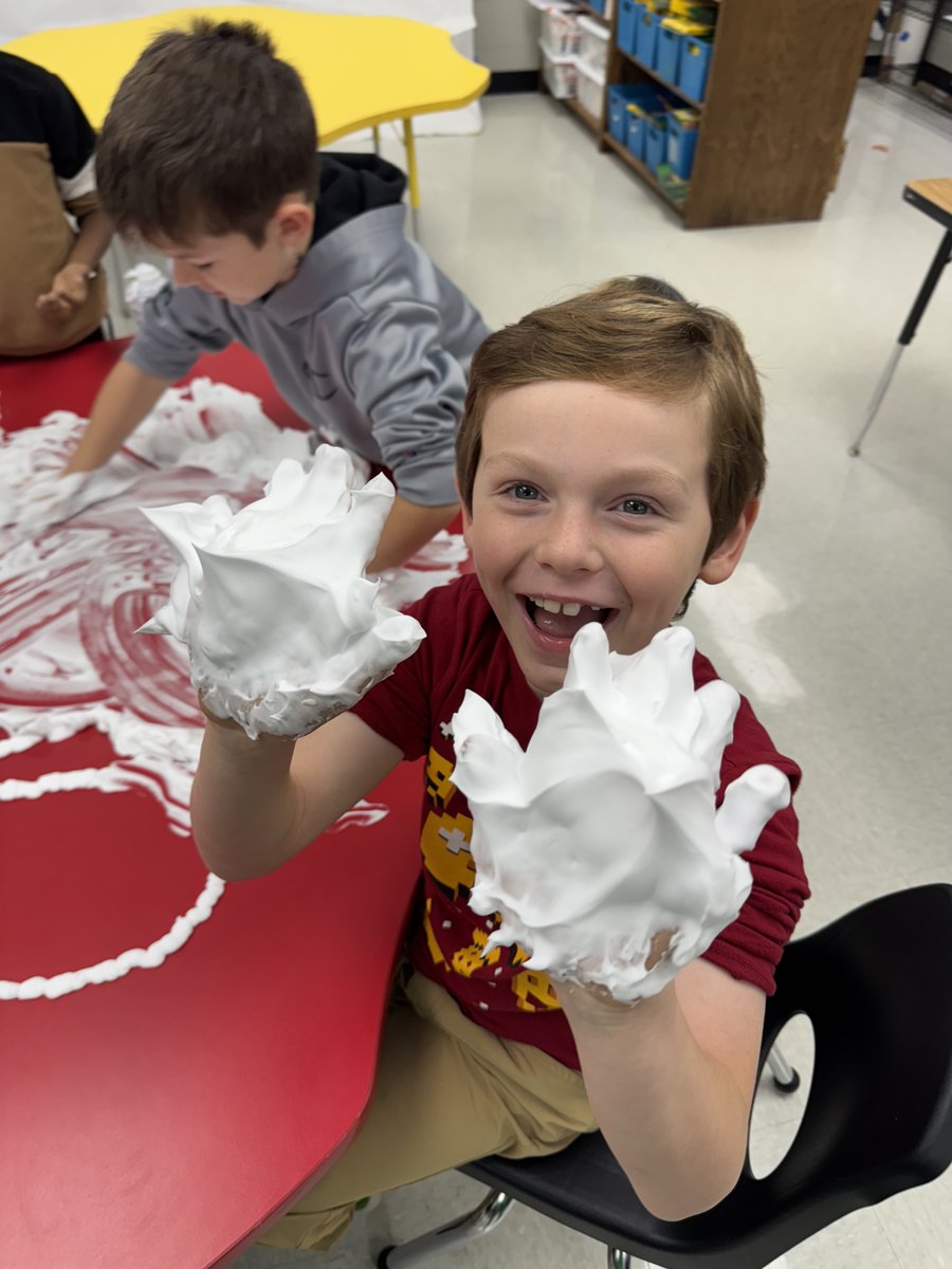 NettletonSTEAMe's tweet image. 🌟🌟Special Class Spotlight🌟🌟
Students are getting ready for the winter weather and making snow sculptures in Art Class today. As you can see, they are having so much fun!! ❄️❄️
#STEAMe #SpecialClassSpotlight #SnowSculptures