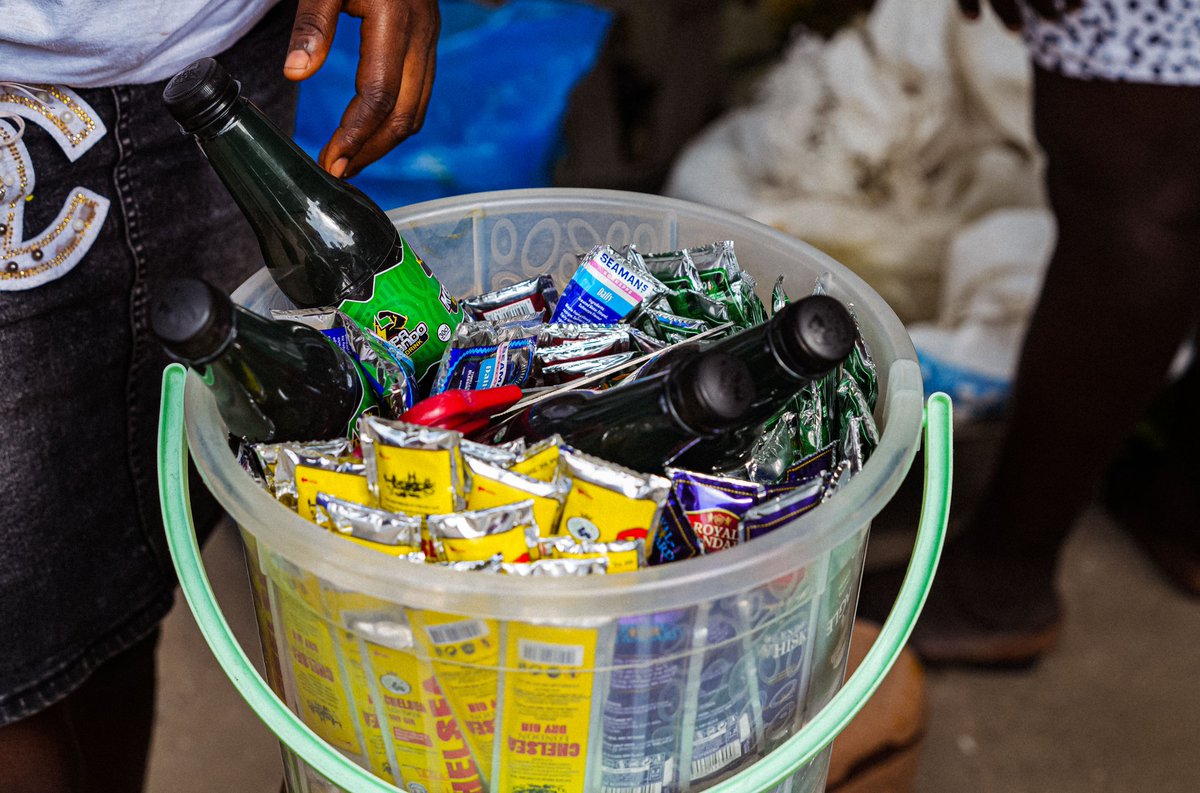 cinemankeshi's tweet photo. ~ "Happy & Hardworking"
Still on the series "Lagos Island: A Kẹ́shinró Ọláọ̀rẹ́ View"
Stay Tuned 😜
#LagosIsland #KekeDriver #LagosStories #Entrepreneur #LifeInLagos #NapepDriver #LagosDiaries #peopleoflagos https://t.co/W6zjNPRtEF
