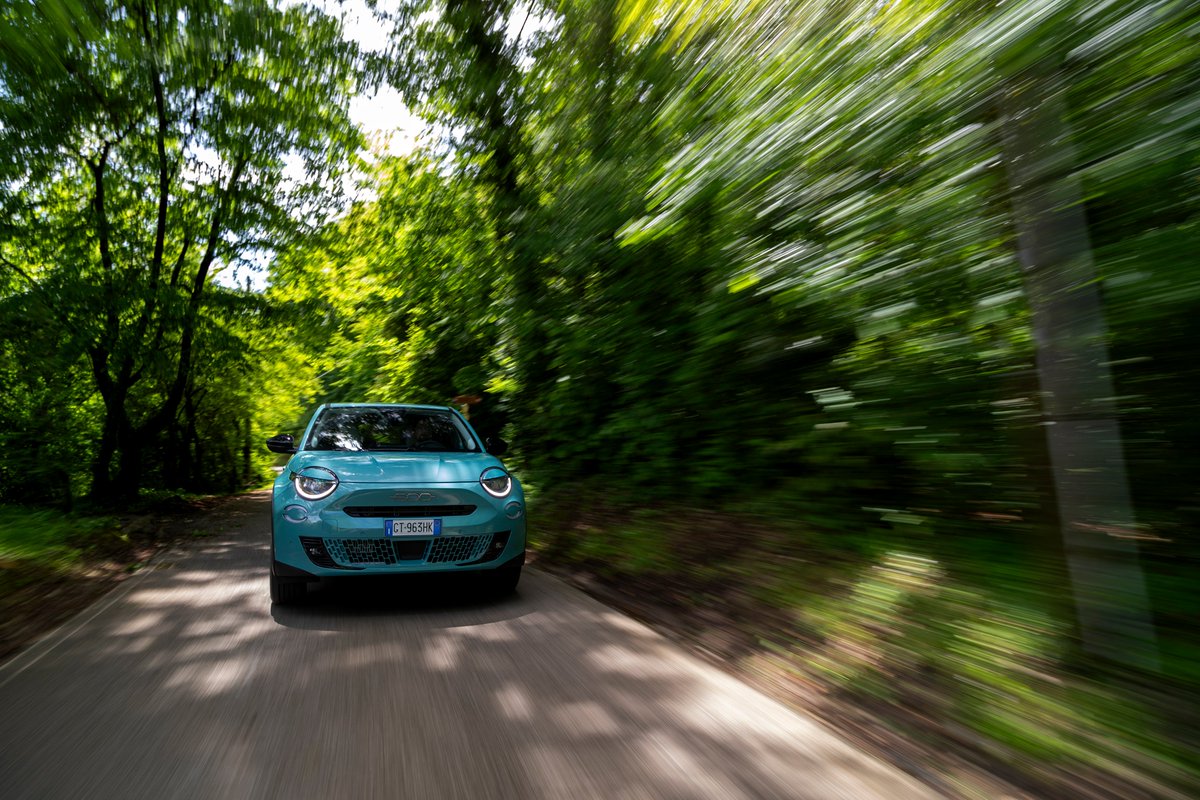 El Nuevo Fiat 600 Hybrid combina eficiencia y versatilidad para tus trayectos diarios, viajes por carretera o escapadas al campo. 

Una opción perfecta para quienes buscan un compacto moderno y polivalente. 👍

#Icamotor #Fiat #Fiat600 #Fiat600Hybrid #cocheleéctrico