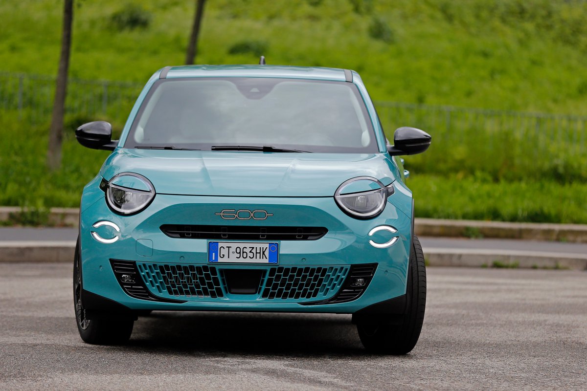 IcamotorGC's tweet photo. El Nuevo Fiat 600 Hybrid combina eficiencia y versatilidad para tus trayectos diarios, viajes por carretera o escapadas al campo. 

Una opción perfecta para quienes buscan un compacto moderno y polivalente. 👍

#Icamotor #Fiat #Fiat600 #Fiat600Hybrid #cocheleéctrico https://t.co/nMP8faDtRG