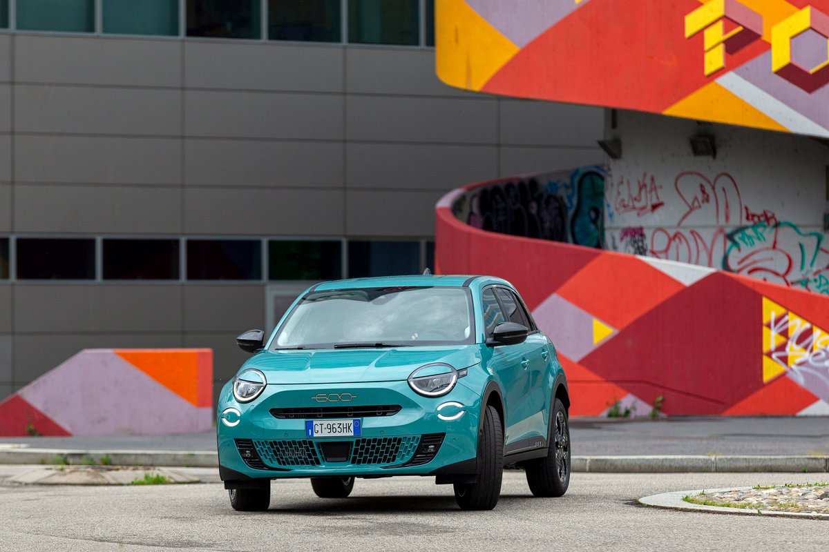 IcamotorGC's tweet photo. El Nuevo Fiat 600 Hybrid combina eficiencia y versatilidad para tus trayectos diarios, viajes por carretera o escapadas al campo. 

Una opción perfecta para quienes buscan un compacto moderno y polivalente. 👍

#Icamotor #Fiat #Fiat600 #Fiat600Hybrid #cocheleéctrico https://t.co/nMP8faDtRG