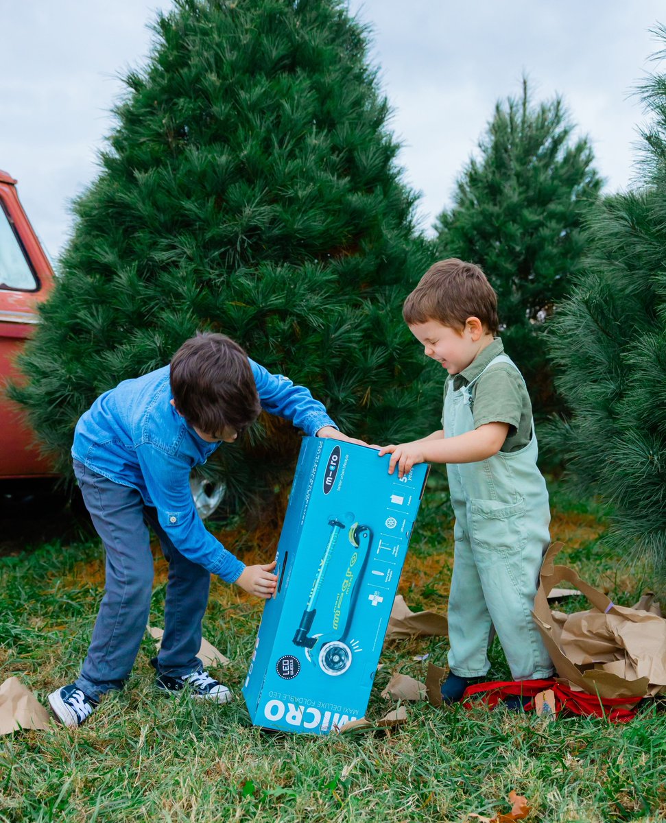 MicroKickboard's tweet image. Get the gift worth unlimited smiles 🛴❤️ Order today with expedited shipping for holiday delivery* 🎅 

*Specific delivery dates are not guaranteed by Micro Kickboard. For tracking updates, please follow the tracking information provided by your package's carrier.