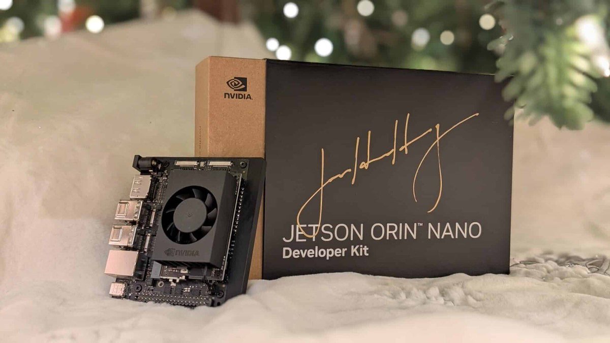 diknowturth's tweet photo. RT @fxtrader: 英伟达CEO黄仁勋发布了全新的AI计算单元Jetson Orin Nano Super。据视频介绍，可实现每秒高达70万亿次操作，功耗仅25瓦，售价249美元。 https://t.co/qiTO7PbNgl