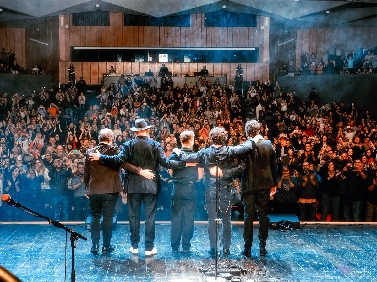 Last night in Bologna was absolutely magical!
Thank you for filling the Teatro EuropAuditorium with your incredible enthusiasm and love.
Next stop, Milan! See you tonight at Teatro Arcimboldi 🫶🏼

Ph <a href="/SteBrovettoPh/">SteBrovettoPh</a> 
@vivoconcerti <a href="/concerto_music/">Concerto Music</a> @momyrecords <a href="/UMusicItalia/">Universal Music Italia</a>