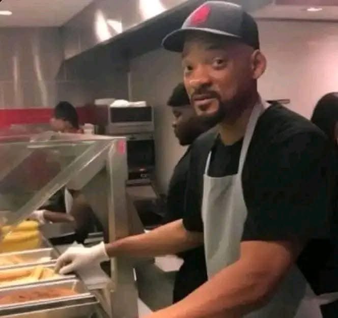 megan_mmiller4's tweet image. When I have the phone wrapped around my arm while also helping someone at drop off at a pt says “excuse me??” In the front at pickup:
#rxtech #pharmacytech #pharmacy