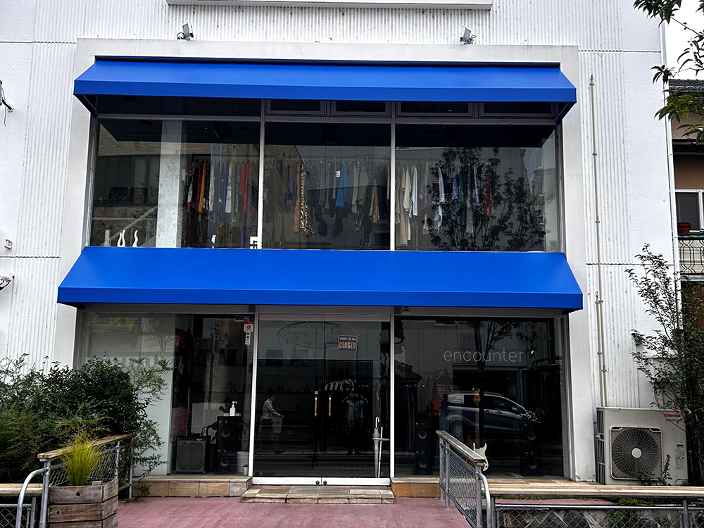 tentsheet's tweet photo. 【施工事例】クルミ式テントの生地張替工事
鉄骨フレームの腐食が見られたため、フレーム修繕から生地張替えまでの一貫施工を行いました。
・フレーム撤去・修繕
・型取り・塗装
・膜材製作
・現場施工（撤去2h/取付5h）
#テントメンテナンス #施工事例 #クルミ式テント
https://t.co/VSLI15tvmP https://t.co/Ucryh4816R