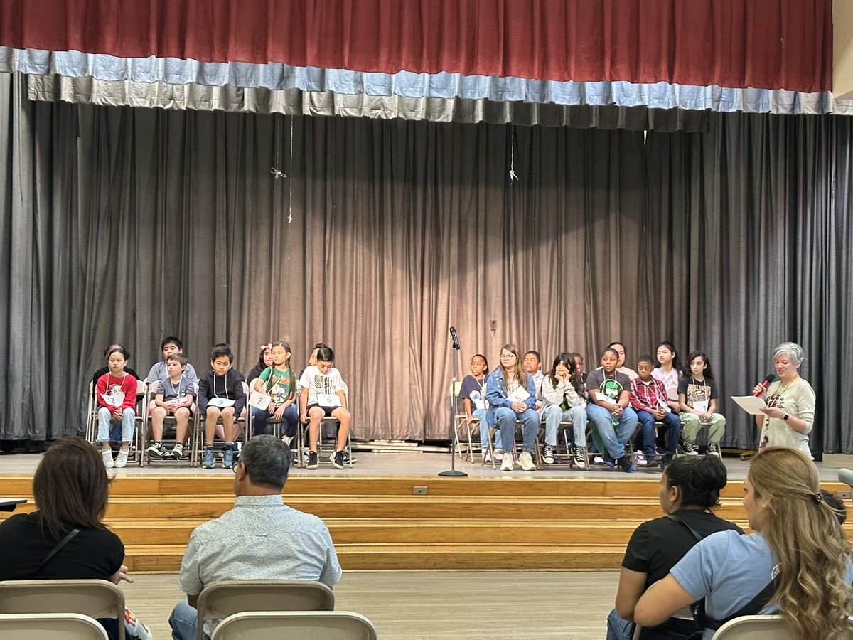 LMNtarySam's tweet photo. The @HumbleISD_WPE spelling bee is about to begin. 🐝 https://t.co/YQM5Hm2gSr