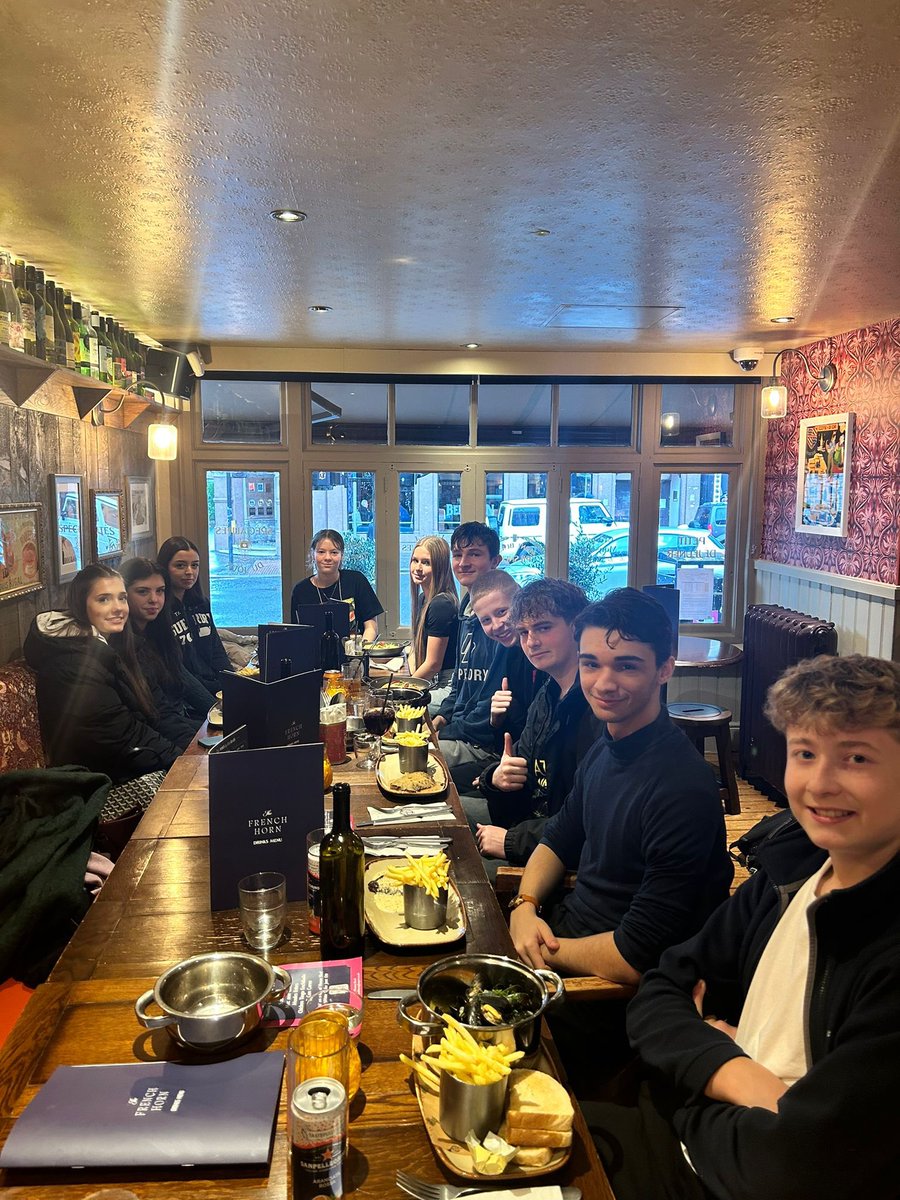 Hyndlandmfl's tweet photo. Well deserved lunch at the French Horn to celebrate finishing the Higher talking exams. Bravo 🇫🇷👏🏼 @MrGallacherMFL https://t.co/tLbUW2Pmzd