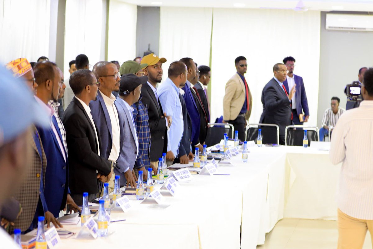 DirieUgaas's tweet photo. 36 elected mayors are in training in Garowe. i appreciate efforts untaken to impelement devolution process in Puntland. 

@FarahJuxa https://t.co/vFohqhY44X