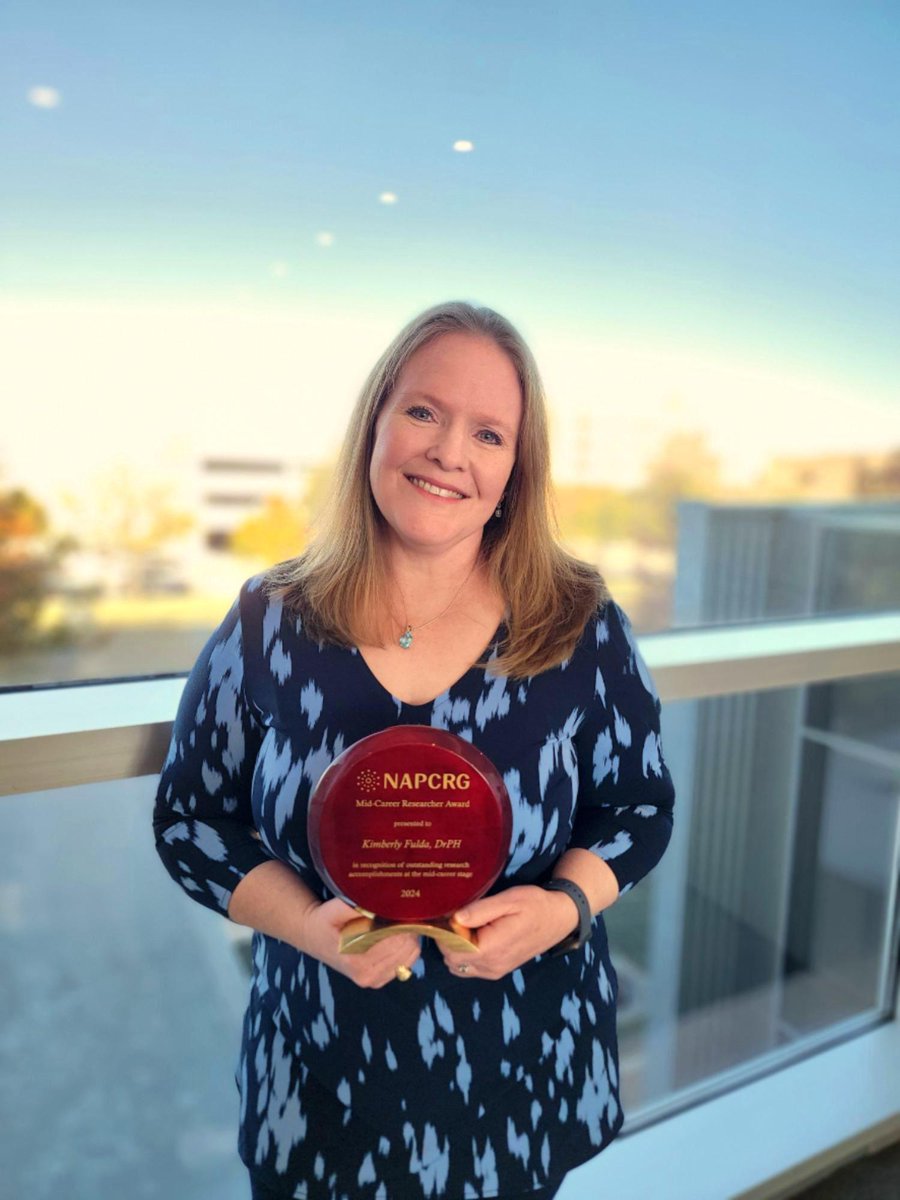 UNTHealth_TCOM's tweet image. Highly respected for her work, dedication to research &amp;amp; helping primary care, Dr. @KimFulda  received the Mid-Career Researcher Award from the @NAPCRG . The award recognizes outstanding research of an individual at the mid-career stage. Congratulations!
👉tinyurl.com/yc362wy4
