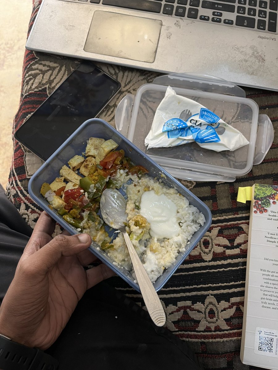 ekkahanihuu's tweet photo. Day 2: My Daily Food and Recipes @X Journal π₯
1. Morning: 6:30 AM 3km Running
2. Breakfast: oats meal
3. Lunch: Veg paneer with rice + 200g curd (29g protein)
4. Dinner: aloo paneer + rotis (20g protein)
πDonβt repeat yesterday, mistake
#XJournal #piyushactivelife https://t.co/yB2blcwc6u