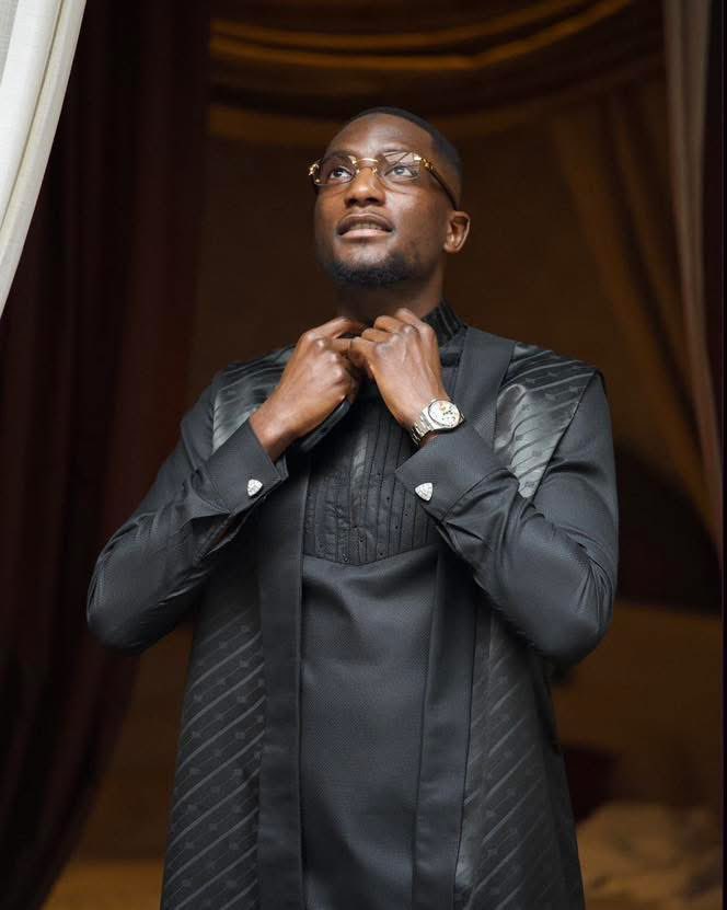 𝗦𝗲𝗿𝗵𝗼𝘂 𝗚𝘂𝗶𝗿𝗮𝘀𝘀𝘆 𝗽𝗿𝗲𝗻𝗱 𝗹𝗮 𝗽𝗮𝗿𝗼𝗹𝗲 𝗮𝗽𝗿𝗲̀𝘀 𝗹𝗮 𝗰𝗲́𝗿𝗲́𝗺𝗼𝗻𝗶𝗲 𝗱𝘂 𝗯𝗮𝗹𝗹𝗼𝗻 𝗱’𝗼𝗿 

Chers frères et sœurs,

Même si le Ballon d'Or africain ne m'a pas été décerné cette année, cela n'enlève en rien la fierté que je ressens d'avoir porté