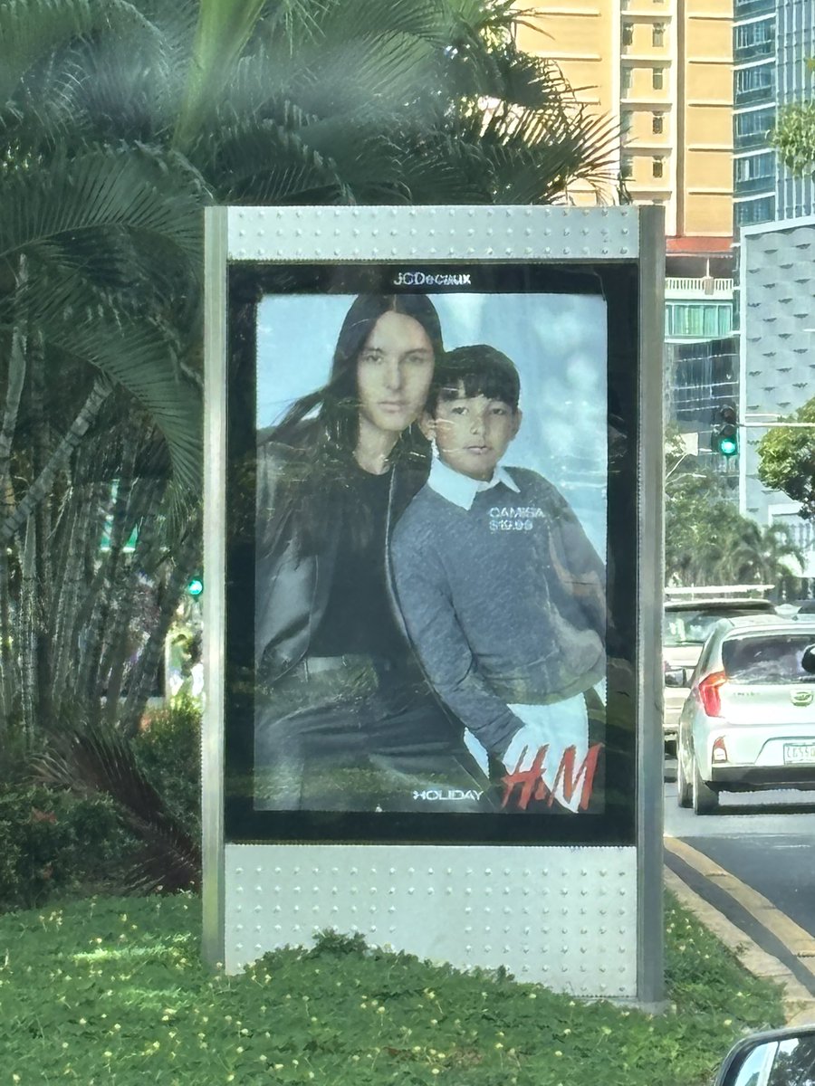 Abro hilo a ver que me intenta decir esta campaña publicitaria ? La encuentro bizarra! No entiendo cuál es el fin o lo que intenta comunicar !! Expertos en marketing los leo.. reenvíen a ver si desciframos el enigma jajajajaja