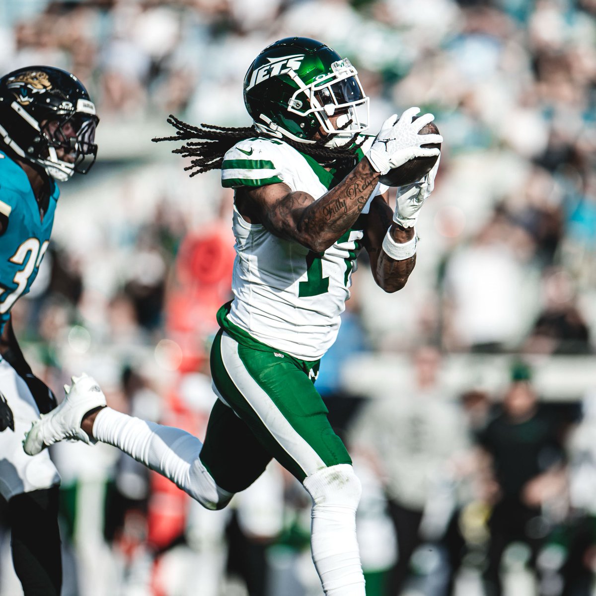 woodyjohnson4's tweet image. 198 yards and 2 TDs. Vote @tae15adams for Air and Ground Player of the Week #NYJ
bit.ly/4fgSpXD