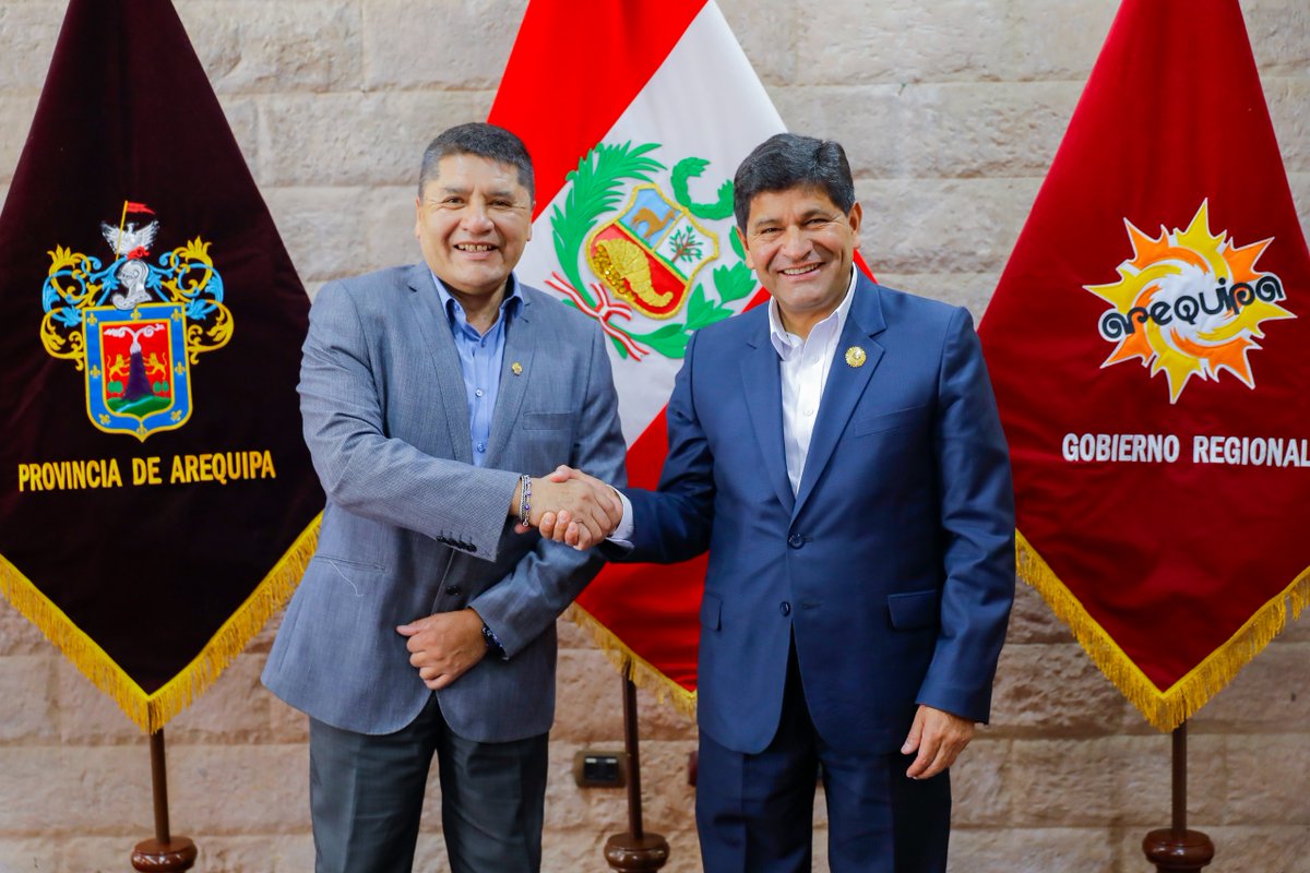 El gobernador regional de Arequipa, Rohel Sánchez Sánchez, junto a su equipo de funcionarios, recibió esta mañana al alcalde provincial de Arequipa, Víctor Hugo Rivera, y técnicos encargados del proyecto para la ejecución de la planta de transferencia de residuos sólidos.