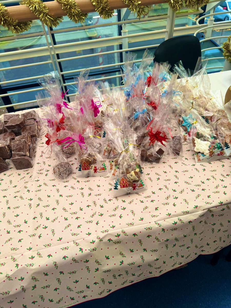 A fantastic afternoon organised by the QIPD team to raise monies for @AndysmanclubSco - a great turn out by the teams who enjoyed the lovely festive baking! #festivefun <a href="/DonnaRob160/">Donna Robertson</a> ✨❄️💕⛄️