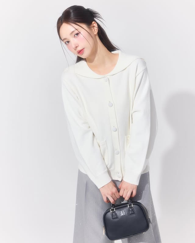[📸] #JIWON for eimy istoire's new collection “EIMY LOGO COLLECTION”

#HuhJiwon #허지원 #지원 
#CherryBullet #체리블렛