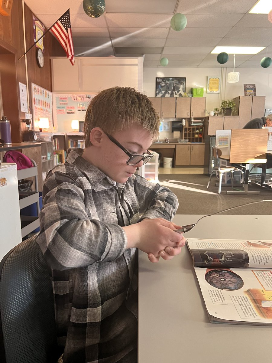 Convex and Concave mirrors using spoons! Science is fun! #NordoniaRocks <a href="/LEelementary/">Lee Eaton Intermediate Knights</a>