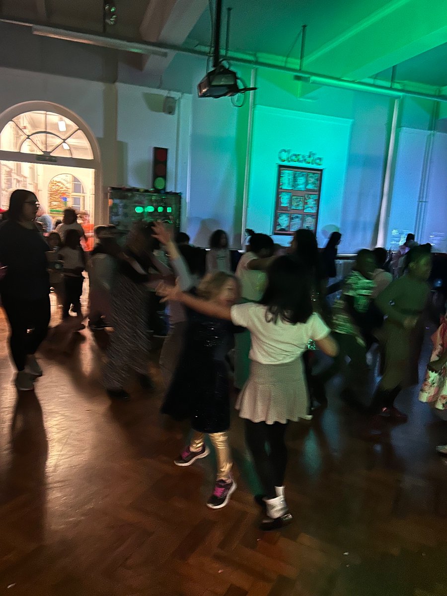 InclusionBPPS's tweet photo. It’s Christmas Disco day for @Year3BPPS and @Year4BPPS @BrunswickParkPS! 🪩 https://t.co/KdNTwbcZvE