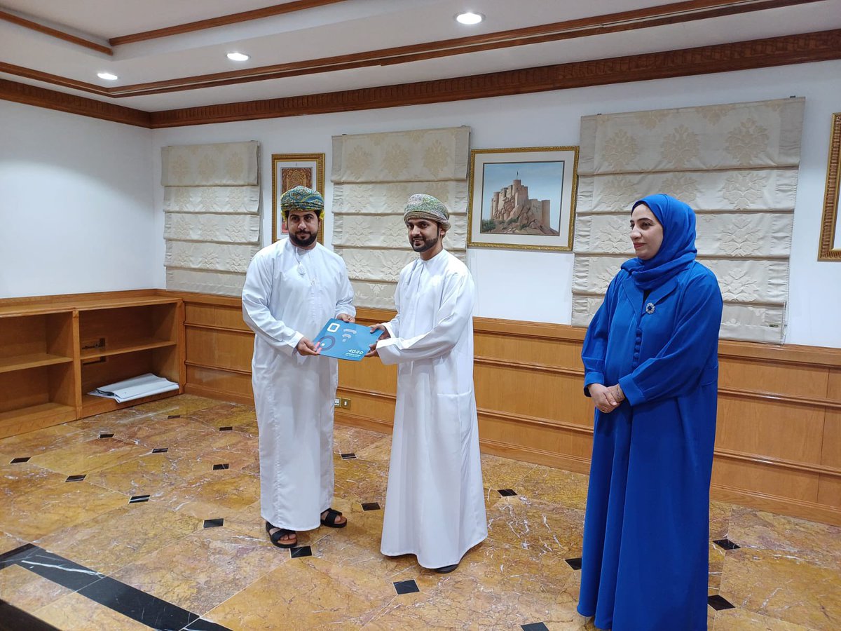 Mohammed_Alabr9's tweet photo. عندما تجتمع الخبرة والتخصص،المحصلة والناتج إبداع وإتقان وشرح مستفيض يعرف عن نفسه،،شكرا د/موسى اللواتيا على تقديمه دورة(مهارات صناعة الخبر في الحسابات الإخبارية  الخاصة)وشكرا المشاركين بالدورة سعدت بالتعرف عليهم،وشكر خاص لطاقم مركزالتدريب الإعلامي على الدورة والتنظيم  وطيب التعامل https://t.co/cPU0wcEcQw