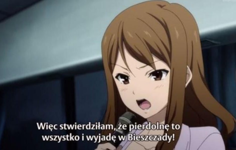 donald_PL_'s tweet photo. Fanowskie napisy w anime to jest jakiś inny świat. Wyobraźcie sobie jak w takim Netflixie siedzi cały sztab ogarniający, czy przetłumaczenie danego słowa na język norweski nie spowoduje spadku cen akcji o 0,00015%, drugi sztab głowi się jak uczynić tłumaczenie maksymalnie inkluzywnym, a trzeci zastanawia się w którym sztabie przeprowadzić masowe zwolnienia. A w anime?

Fansuby w anime to jest piękny fenomen. Tłumaczenie pisze ci 16-letni ziomek po lekcjach w szkole, i wypuszcza je 15 minut po premierze odcinka. Pomiędzy scenami widzisz jak pokłócił się z drugim tłumaczem bo w poprzednim odcinku źle nazwał jakąś postać. Słowo "seducer" przetłumaczy na luzaku na "dupiarz", a dla pewności że każdy ogarnie to transkulturowe nawiązanie to jeszcze da w nawiasie "jak Trzaskowski xD". W ogóle w co drugim dialogu wrzuci jakąś swoją złotą myśl w nawias, tak że oglądając czujesz się jakbyś siedział z ziomkiem na bieżąco komentującym co się dzieje. Na końcu odcinka jebnie jeszcze potężnego dissa na inną znienawidzoną grupę tłumaczy, bo zajumali im nazwę nowego genjutsu Sasuke w 176 odcinku Naruto. 

I najlepsze jest to, że w sumie to nikomu nie przeszkadza, i tak każdy się cieszy, że może obejrzeć ulubiony tytuł z napisami, wszystko powstaje oddolnie, bo twórcy raczej nie interesują się wydawaniem swoich tytułów na zachodni rynek. To nie jest krytyka, dziękujemy wam za waszą ciężką pracę, a szczególnie za tłumaczenie Frieren kilka sekund po premierze. Swoją drogą, wie ktoś kiedy nowy sezon?