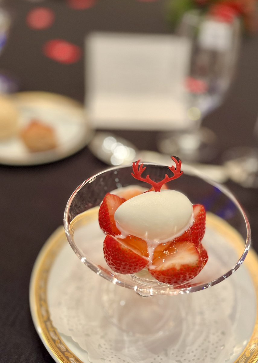 ホテルニューオータニ幕張、お料理もとってもおいしかった
特にお肉💓
パイといえばシチューと思いきや美味しいビーフコンソメスープだった
ごちそうさまでした！