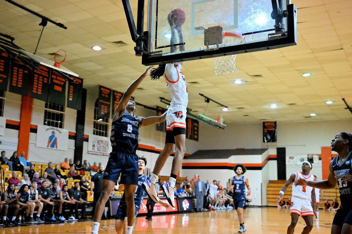 NextUpHayden's tweet photo. Going into Christmas Break with an undefeated record of 14-0 &amp; ranked #1 in the country‼️
- We have 5 players currently averaging 10+ PPG
- 11 out of 14 players are from the state of Kentucky
- Averaging almost 90 PPG on Offense
- Only allowing 67 PPG from opponents
#TigerPride🐅 https://t.co/xICeaNZ13u