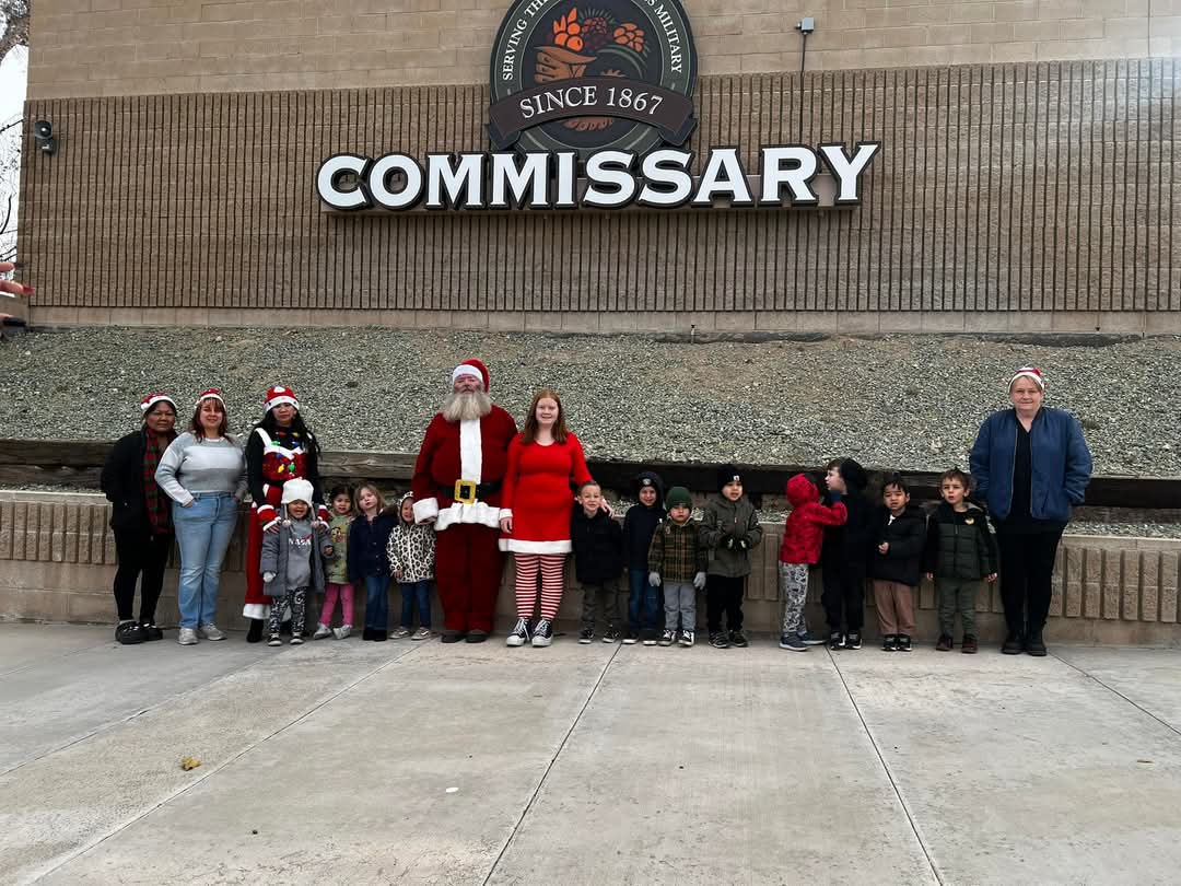 MCLB_Barstow's tweet photo. The Defense Commissary Agency Barstow held a Christmas tour for the children at the Child Development Center aboard @MCLB_Barstow , California, December 11. Children received goody bags and had the opportunity to meet Santa Claus and take photos.
*Photo Credit: Mercy Jauss
#usmc https://t.co/IDv3Zmvuqo