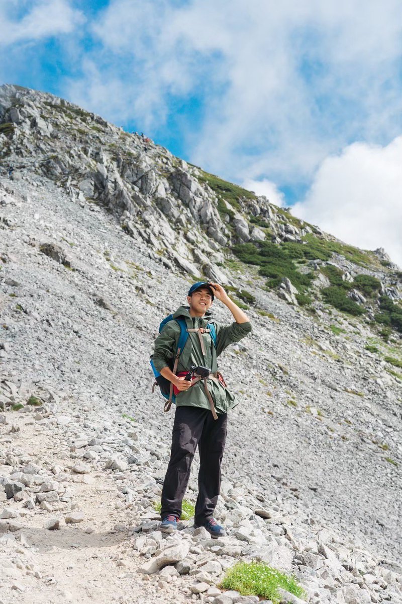 登山部的振り返り。

昨年後半から運営にジョイン。立山をメイン企画に据えて活動。月2ペースでMTGした2024年。

元々、
なんで山なんて登るの？
ただただ辛いだけでは？
と思っていた自分からしたら、大きな成長。
可能性にフタせず、新しいことに取り組んでいきたい。

「人が歩まぬ道に花は咲く」